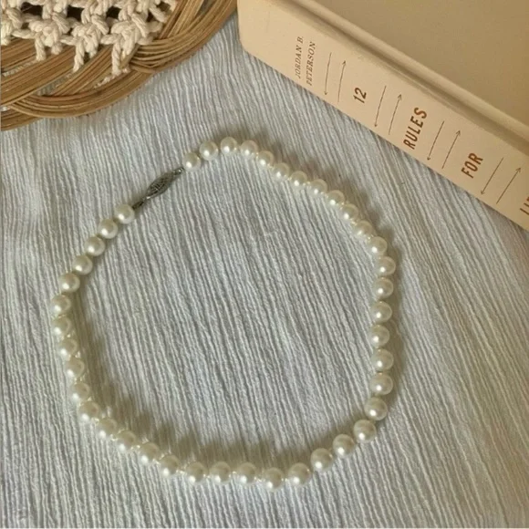 White Silver Pearl Necklace Vintage “Dove”  15” Marquise Fishhook Classic Simple - Picture 8 of 10